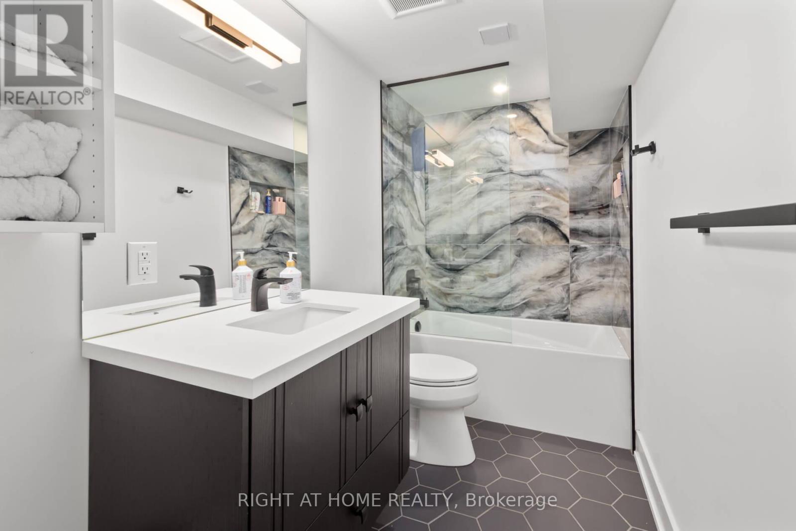 1 Overlea Drive, Brampton (Sandringham-Wellington), Ontario  L6R 4B5 - Photo 32 - W12467929