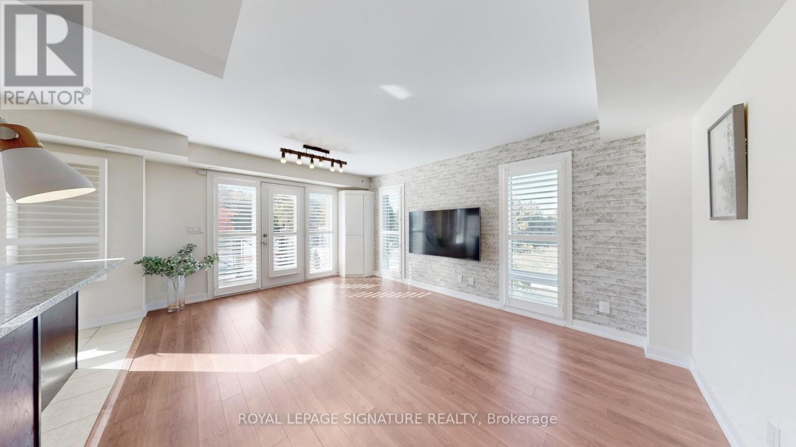 131 - 2 Dunsheath Way, Markham, Ontario  L6B 1N3 - Photo 4 - N12466415