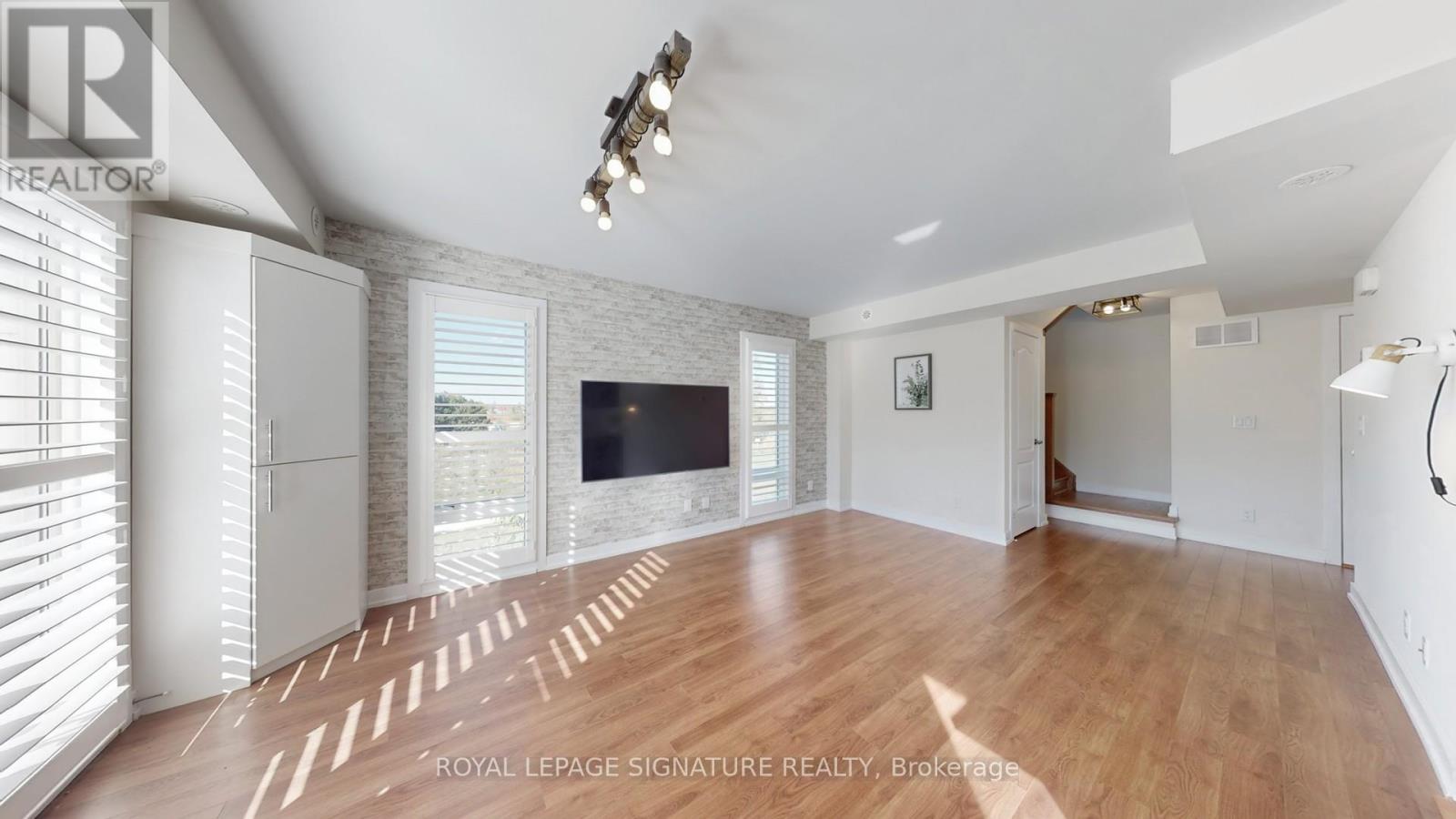 131 - 2 Dunsheath Way, Markham, Ontario  L6B 1N3 - Photo 5 - N12466415