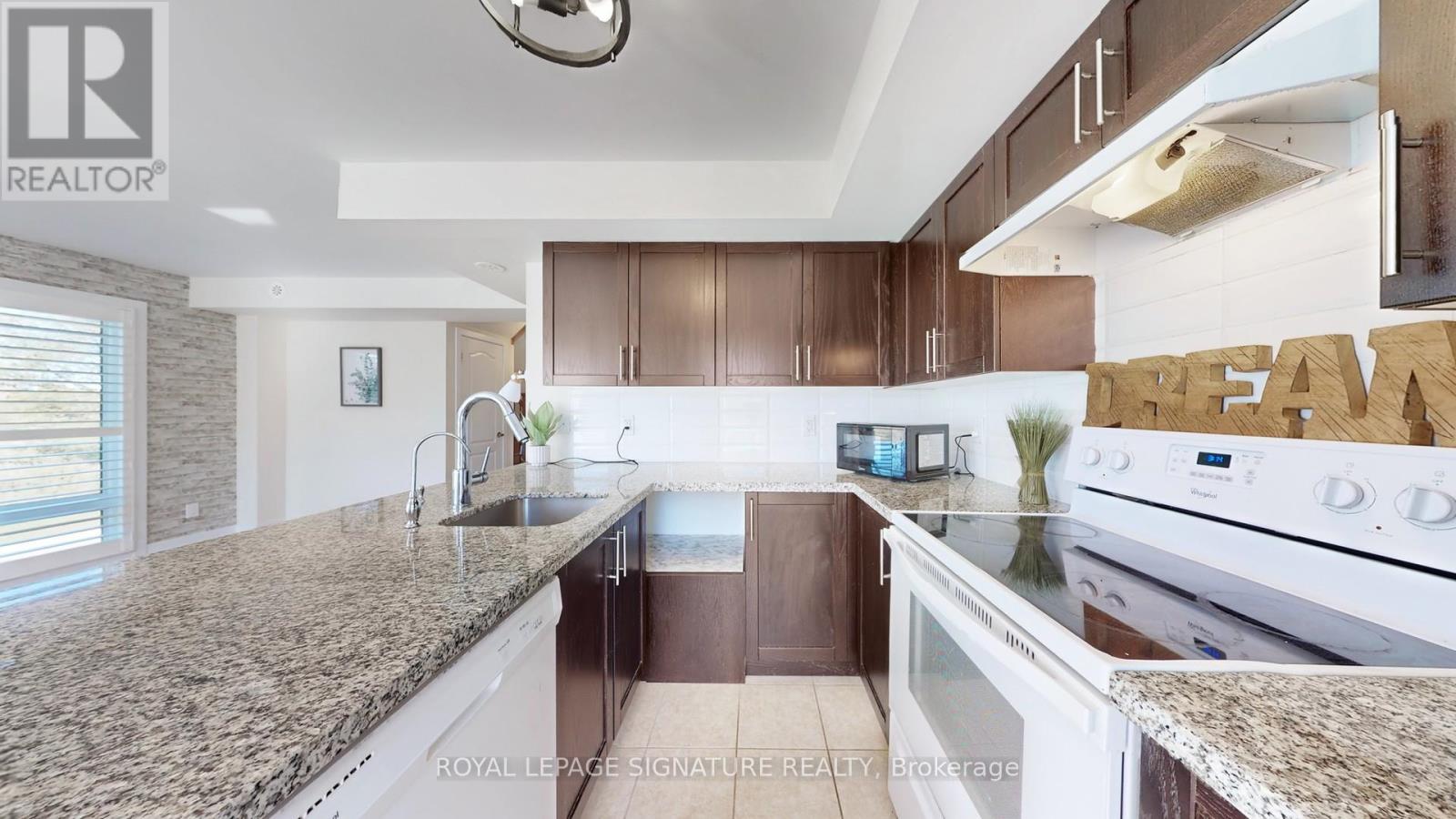 131 - 2 Dunsheath Way, Markham, Ontario  L6B 1N3 - Photo 8 - N12466415