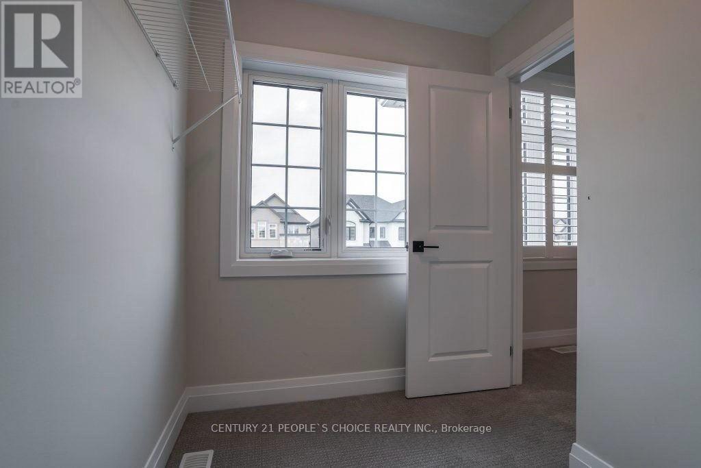 213 Sedgewood Street, Kitchener, Ontario  N2P 2N3 - Photo 6 - X12466758