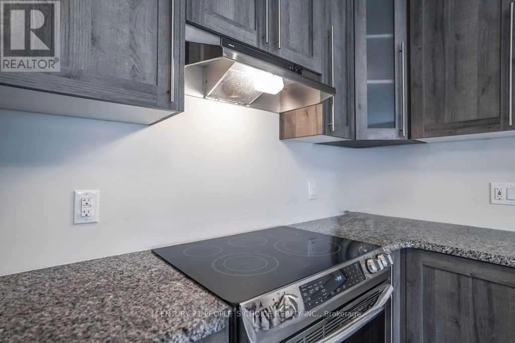 213 Sedgewood Street, Kitchener, Ontario  N2P 2N3 - Photo 4 - X12466758