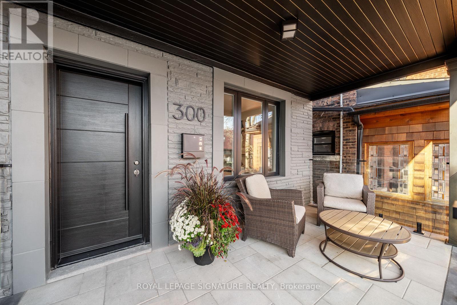 300 Wallace Avenue, Toronto, Ontario  M6P 3N4 - Photo 3 - W12463902