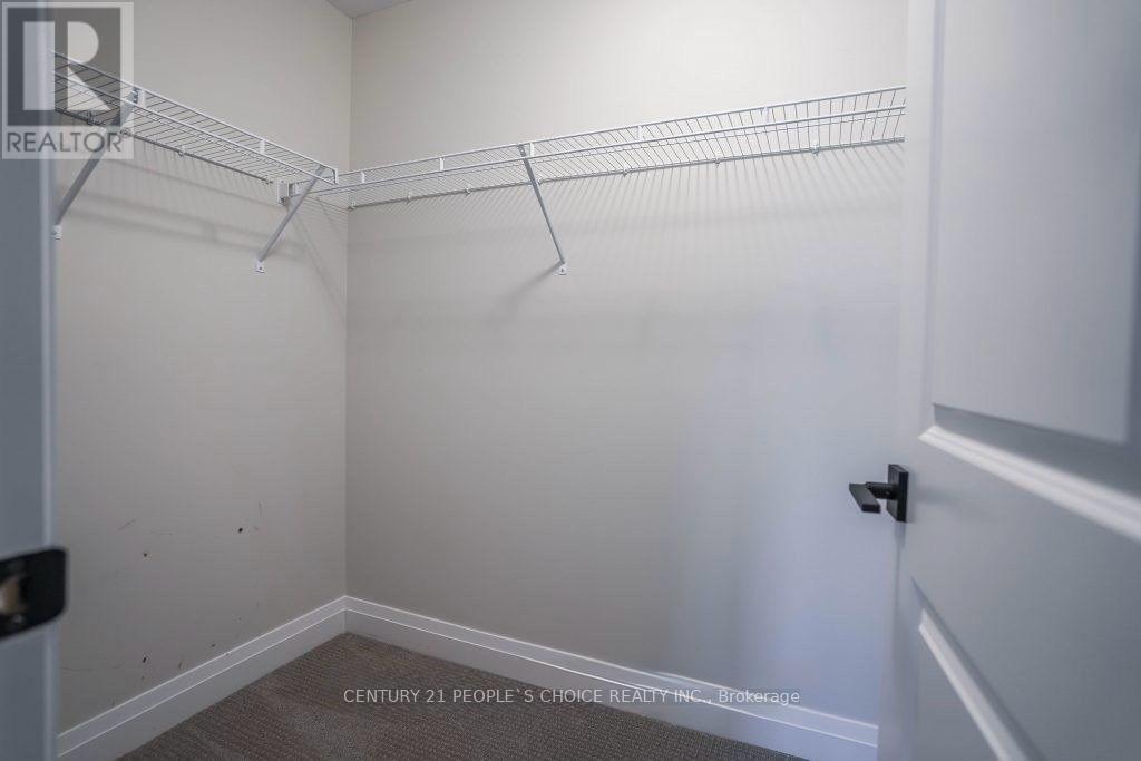 213 Sedgewood Street, Kitchener, Ontario  N2P 2N3 - Photo 7 - X12466758