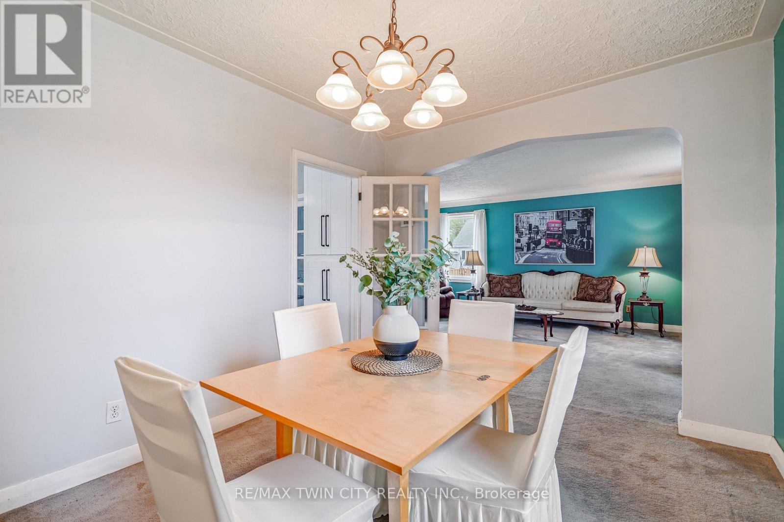 22 Wayne Drive, Brantford, Ontario  N3R 2Y7 - Photo 10 - X12468552