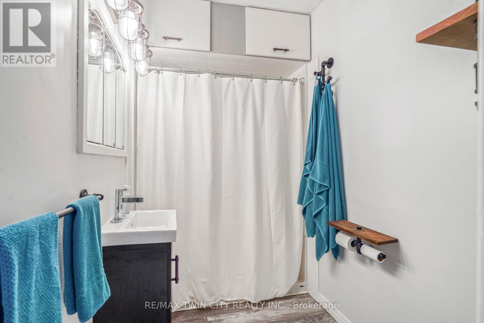 22 Wayne Drive, Brantford, Ontario  N3R 2Y7 - Photo 15 - X12468552