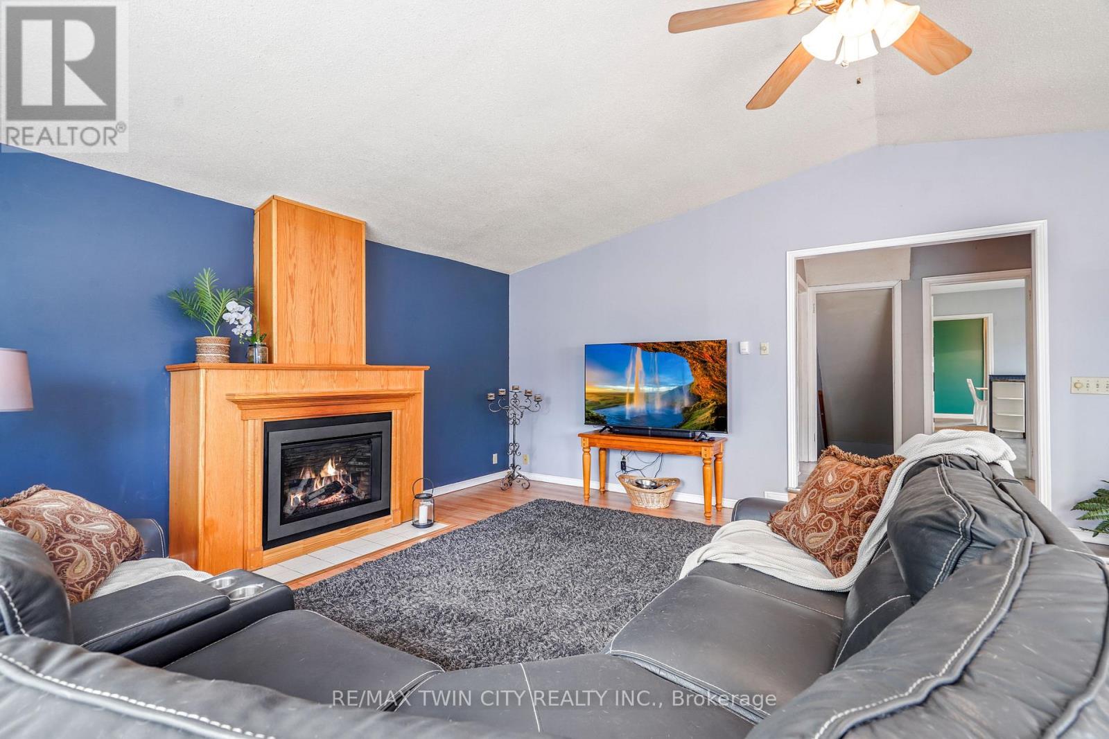 22 Wayne Drive, Brantford, Ontario  N3R 2Y7 - Photo 21 - X12468552