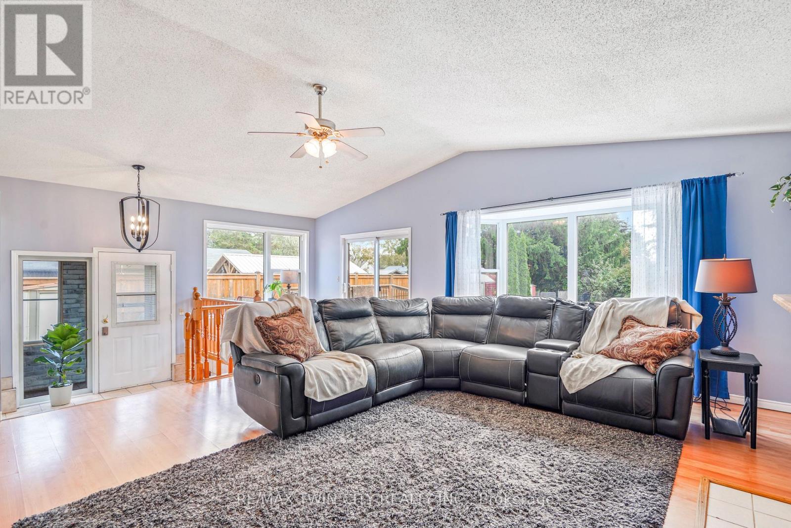 22 Wayne Drive, Brantford, Ontario  N3R 2Y7 - Photo 22 - X12468552