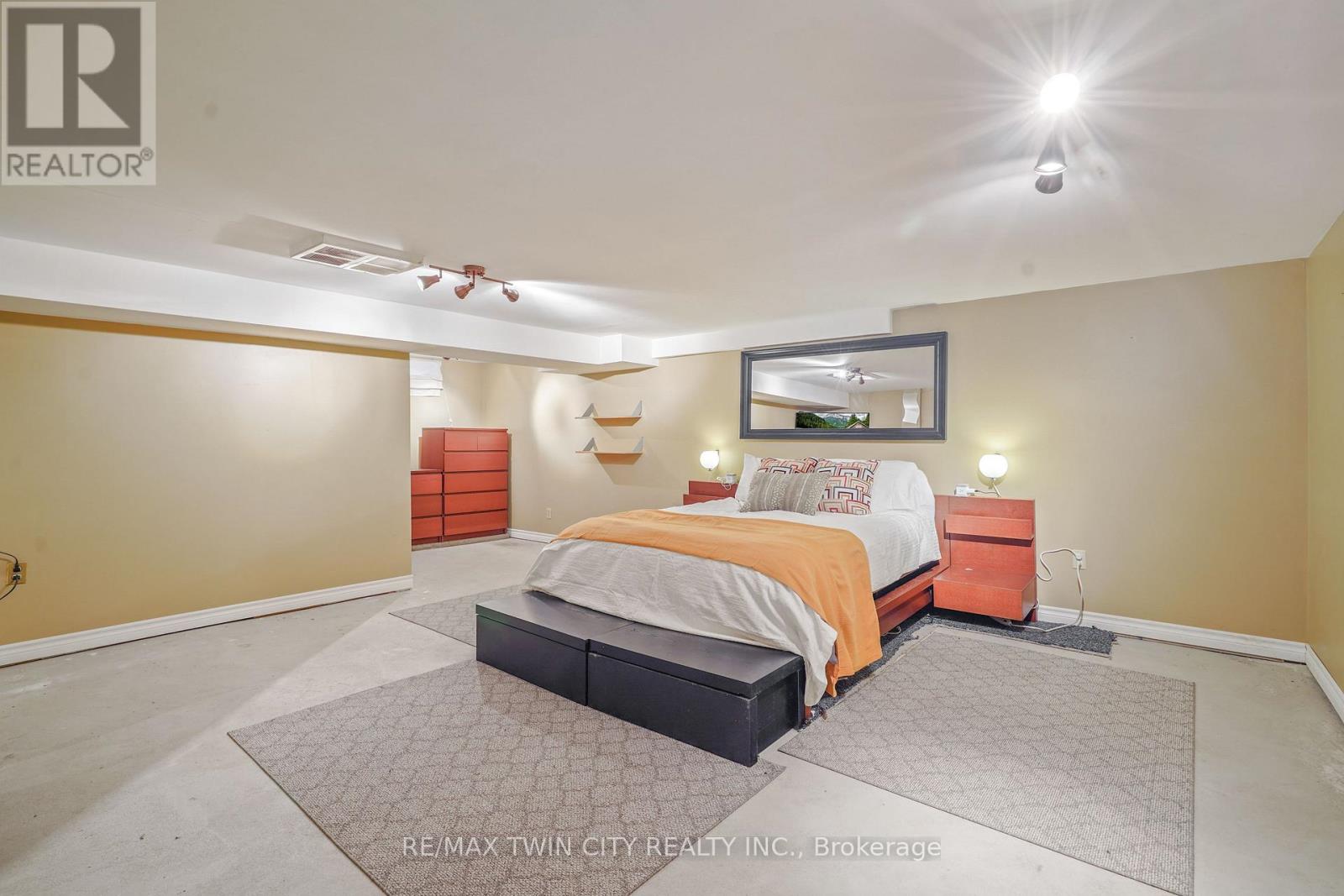 22 Wayne Drive, Brantford, Ontario  N3R 2Y7 - Photo 40 - X12468552