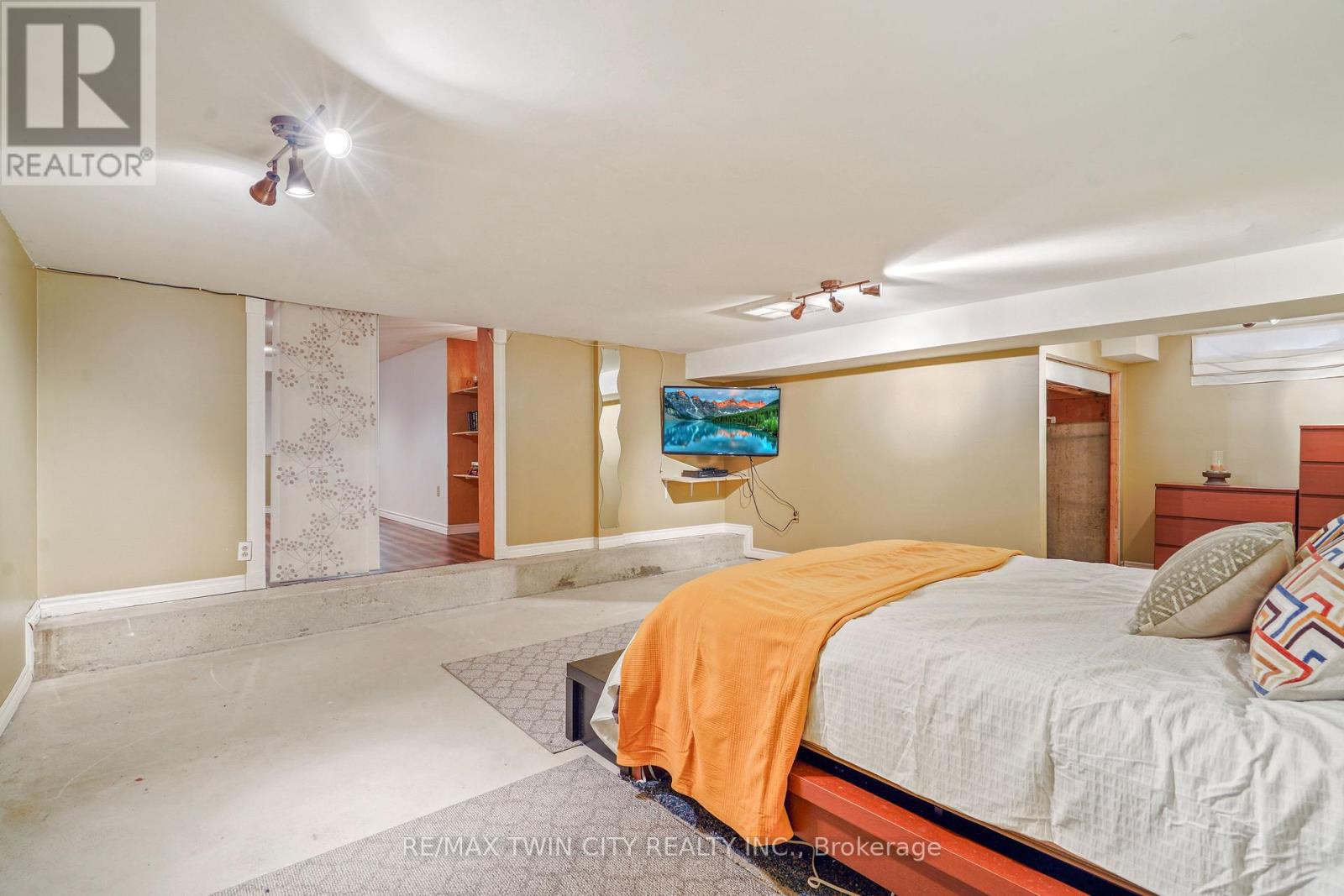 22 Wayne Drive, Brantford, Ontario  N3R 2Y7 - Photo 41 - X12468552