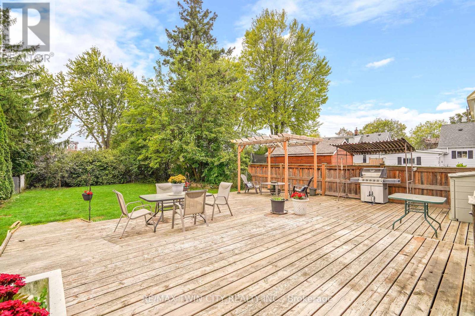 22 Wayne Drive, Brantford, Ontario  N3R 2Y7 - Photo 43 - X12468552