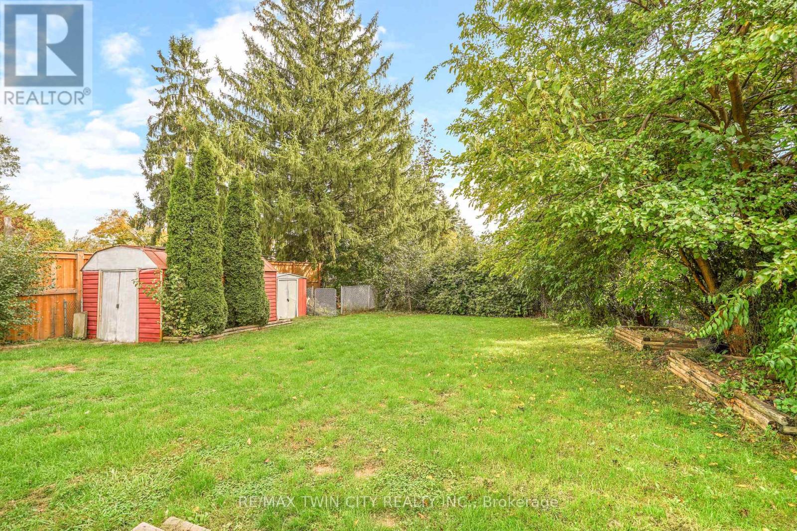 22 Wayne Drive, Brantford, Ontario  N3R 2Y7 - Photo 48 - X12468552