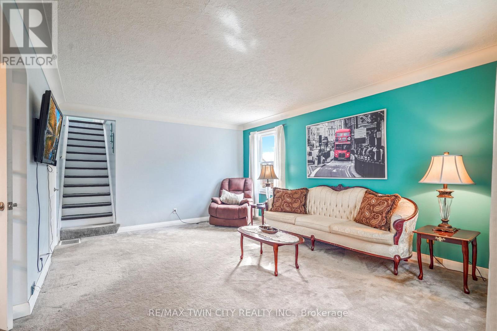 22 Wayne Drive, Brantford, Ontario  N3R 2Y7 - Photo 6 - X12468552