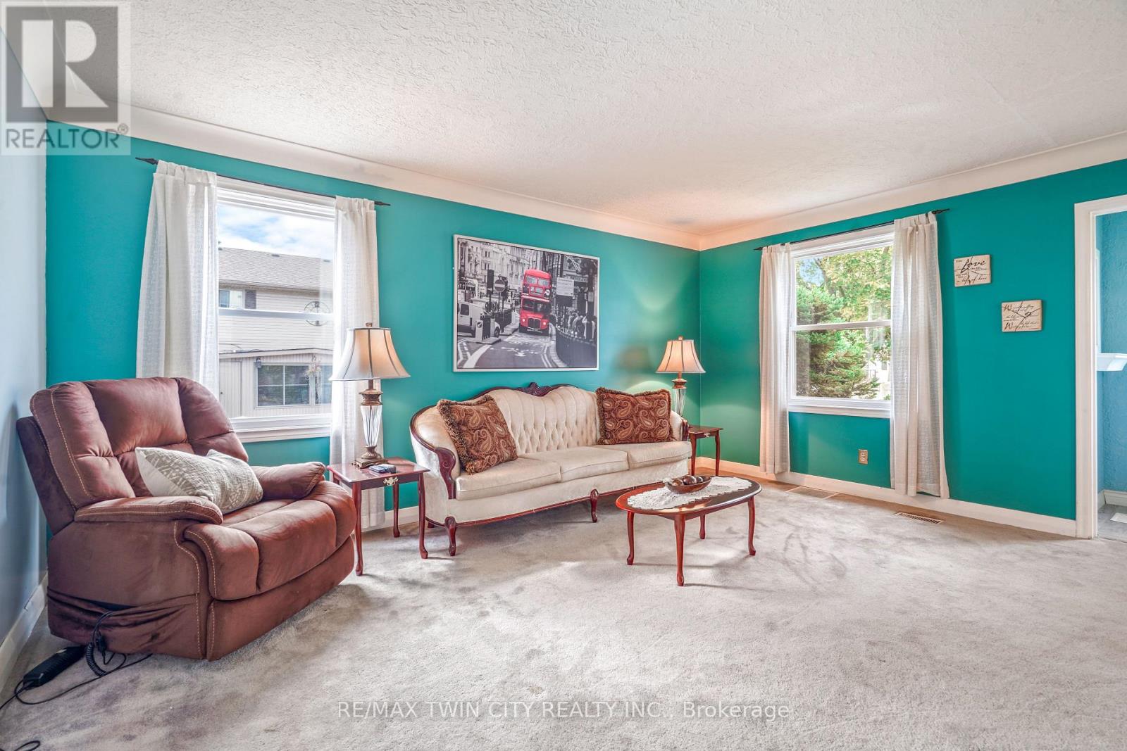 22 Wayne Drive, Brantford, Ontario  N3R 2Y7 - Photo 7 - X12468552