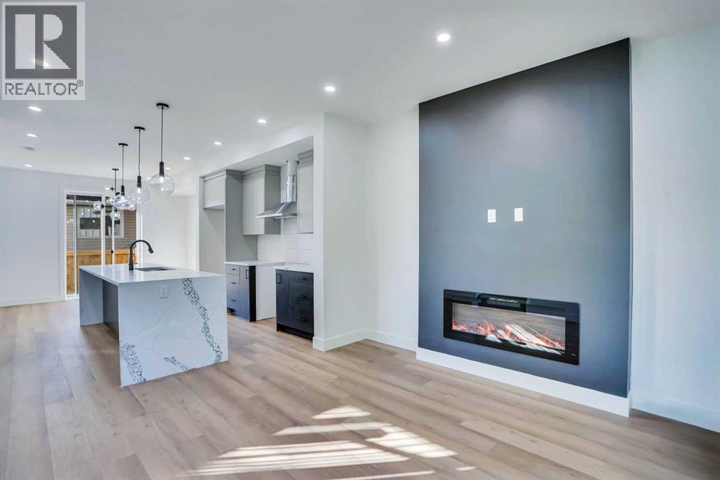 1802 19 Avenue Nw, Calgary, Alberta  T2M 1B5 - Photo 3 - A2256651