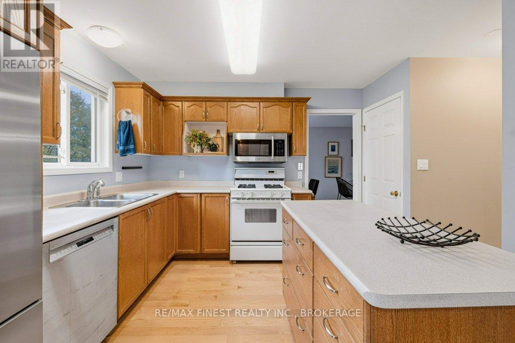 1104 Acadia Drive, Kingston, Ontario  K7M 8V7 - Photo 10 - X12278752