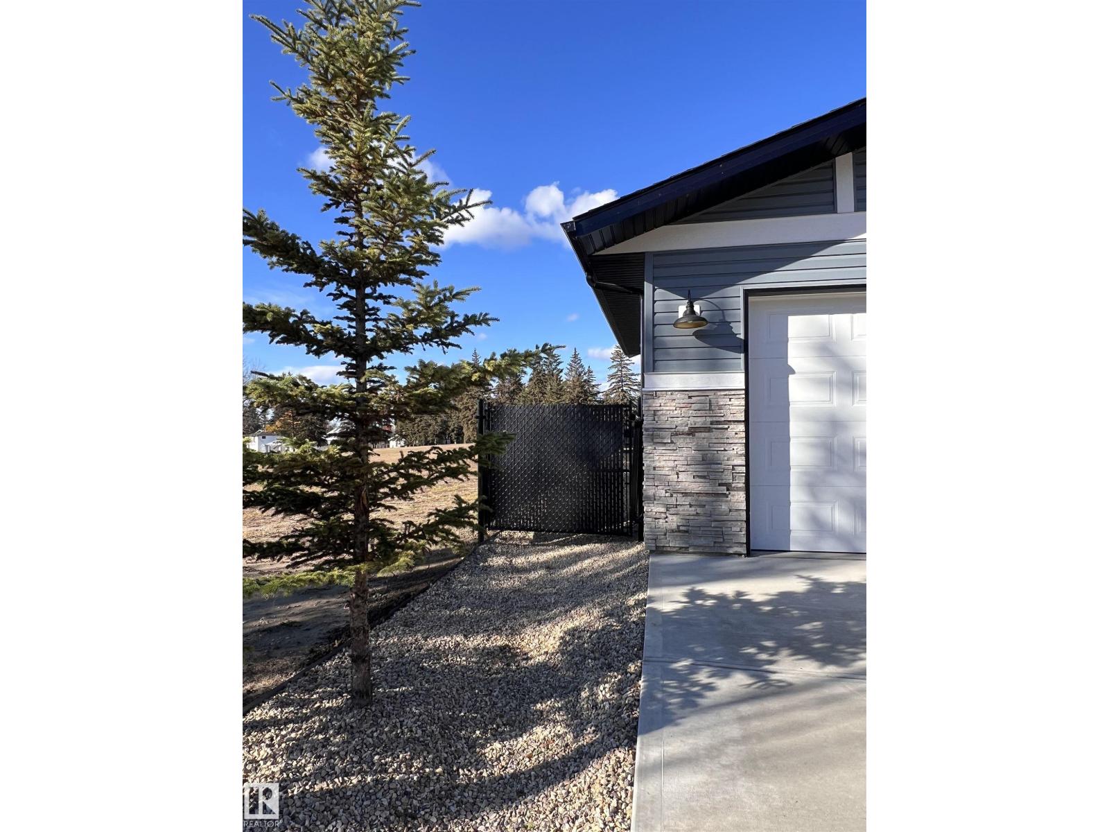 102 1 St, Rural Lac Ste. Anne County, Alberta  T0E 1A0 - Photo 3 - E4459540
