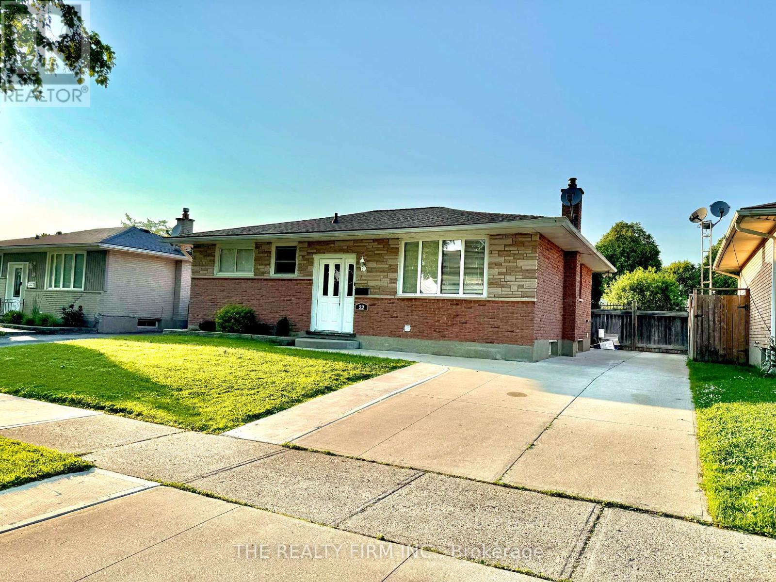 22 Archer Crescent, London South, Ontario  N6E 2A5 - Photo 2 - X12468774