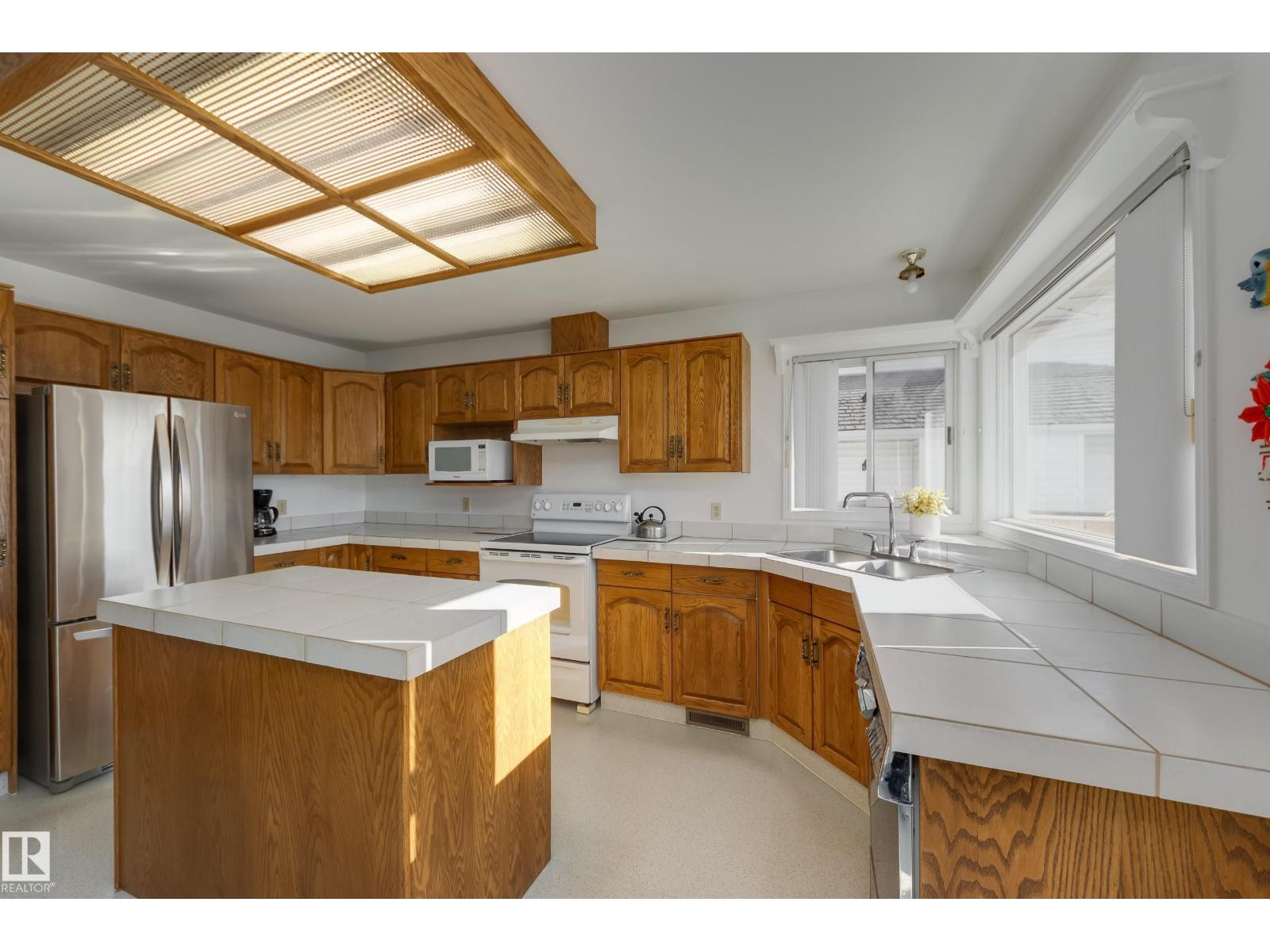 10315 154 Av Nw, Edmonton, Alberta  T5X 5R1 - Photo 11 - E4462528