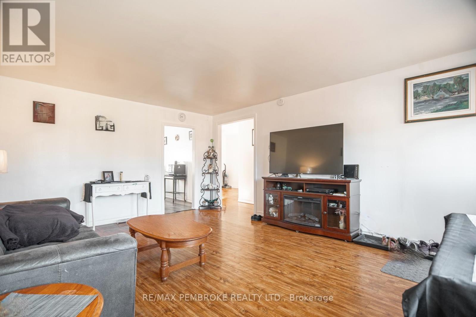 255 Mckenzie Avenue, Pembroke, Ontario  K8A 3V8 - Photo 12 - X12468703