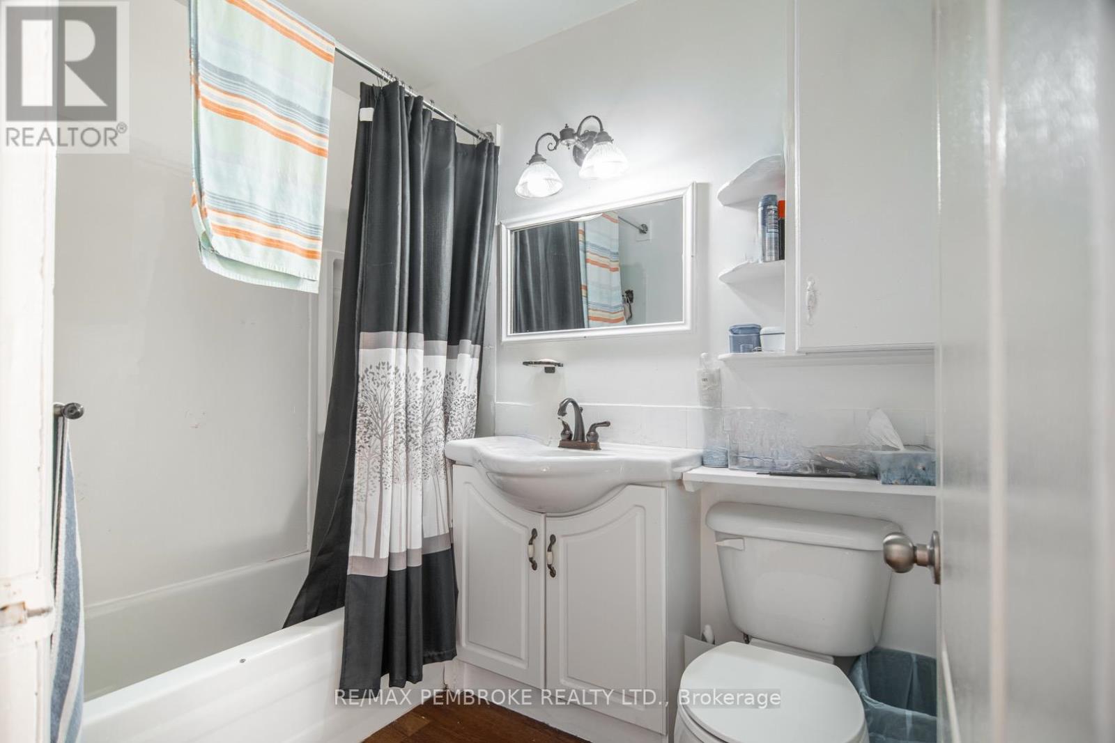 255 Mckenzie Avenue, Pembroke, Ontario  K8A 3V8 - Photo 15 - X12468703