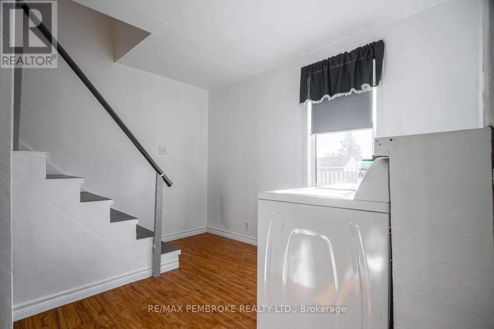 255 Mckenzie Avenue, Pembroke, Ontario  K8A 3V8 - Photo 16 - X12468703