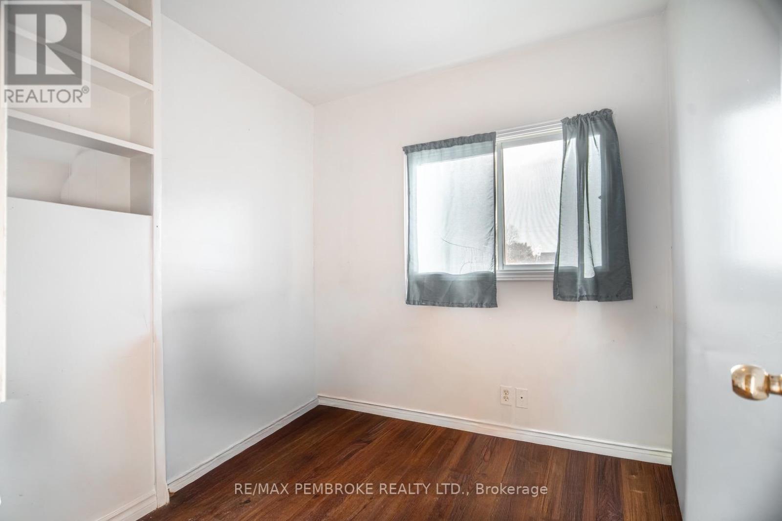 255 Mckenzie Avenue, Pembroke, Ontario  K8A 3V8 - Photo 18 - X12468703
