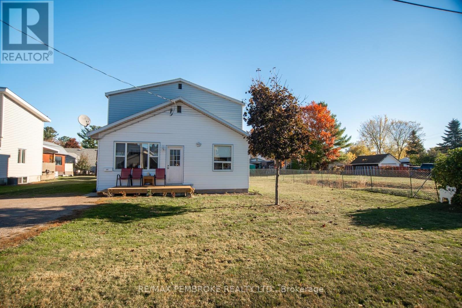 255 Mckenzie Avenue, Pembroke, Ontario  K8A 3V8 - Photo 2 - X12468703