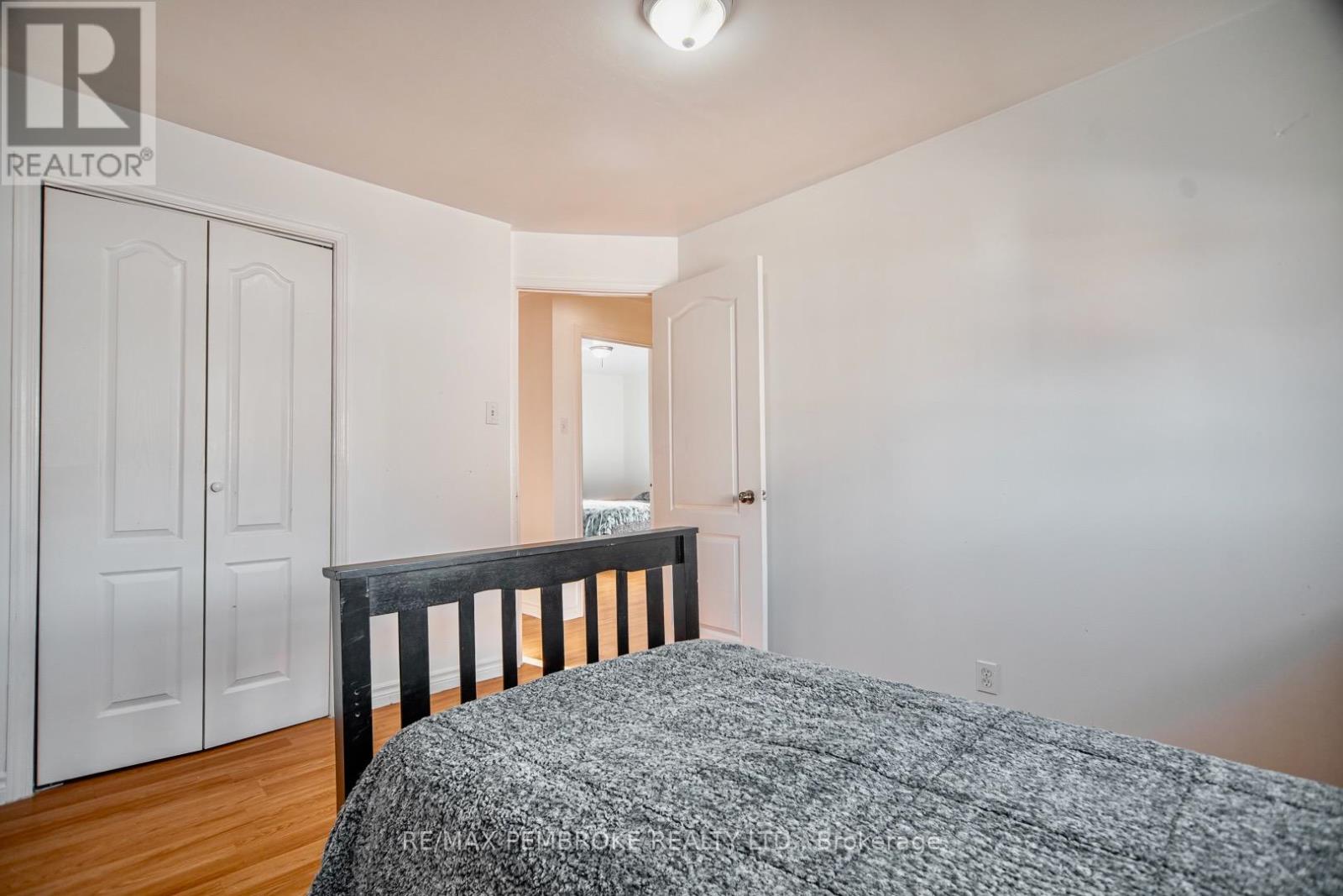 255 Mckenzie Avenue, Pembroke, Ontario  K8A 3V8 - Photo 20 - X12468703