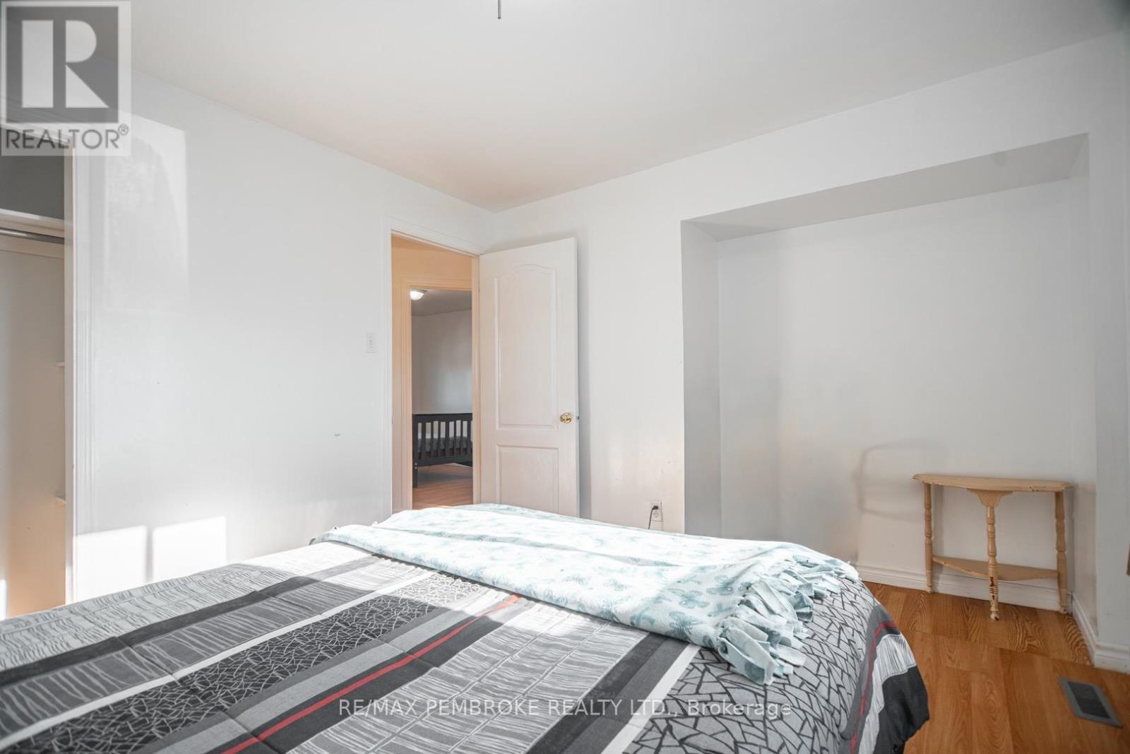 255 Mckenzie Avenue, Pembroke, Ontario  K8A 3V8 - Photo 24 - X12468703