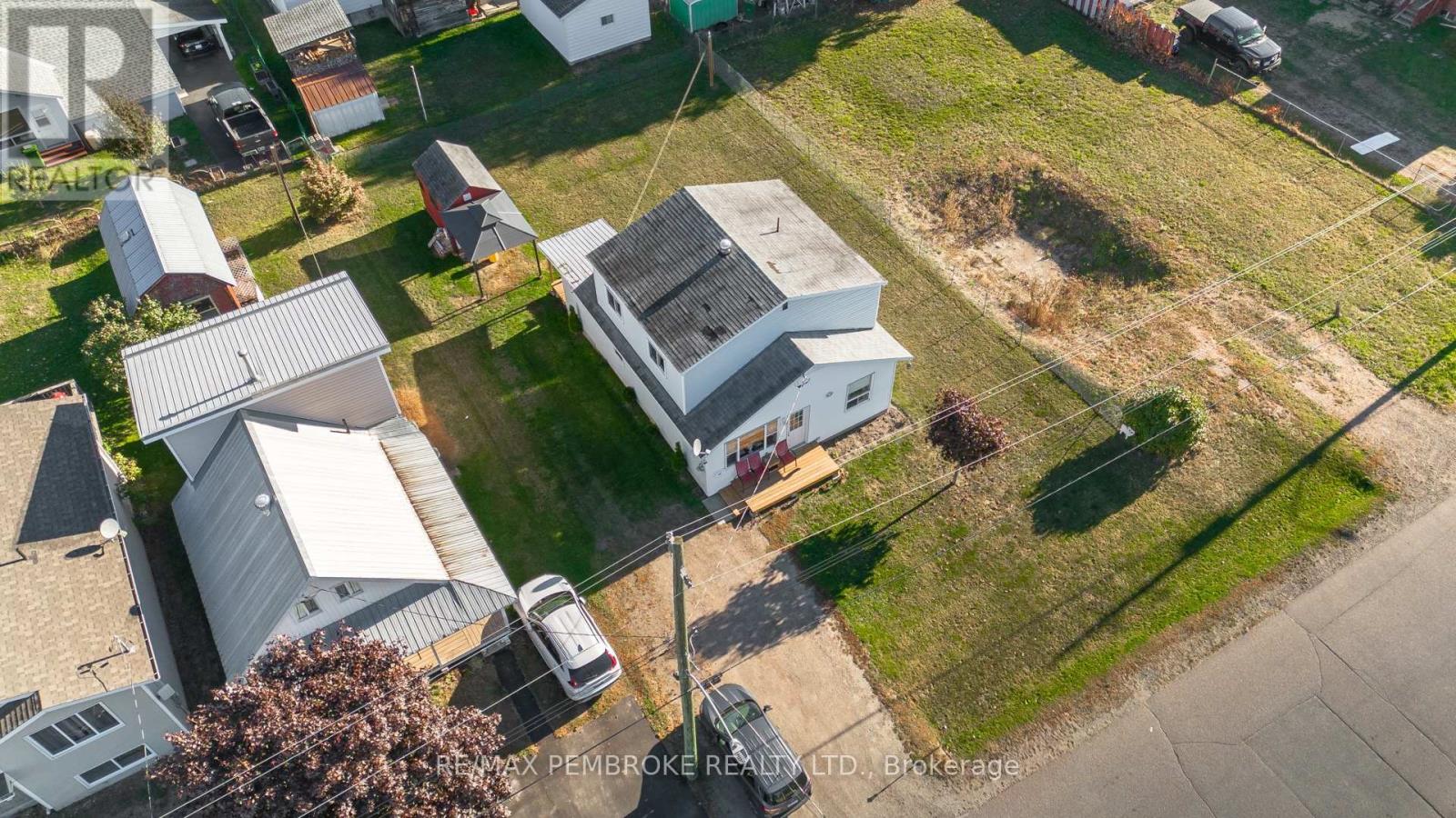 255 Mckenzie Avenue, Pembroke, Ontario  K8A 3V8 - Photo 5 - X12468703