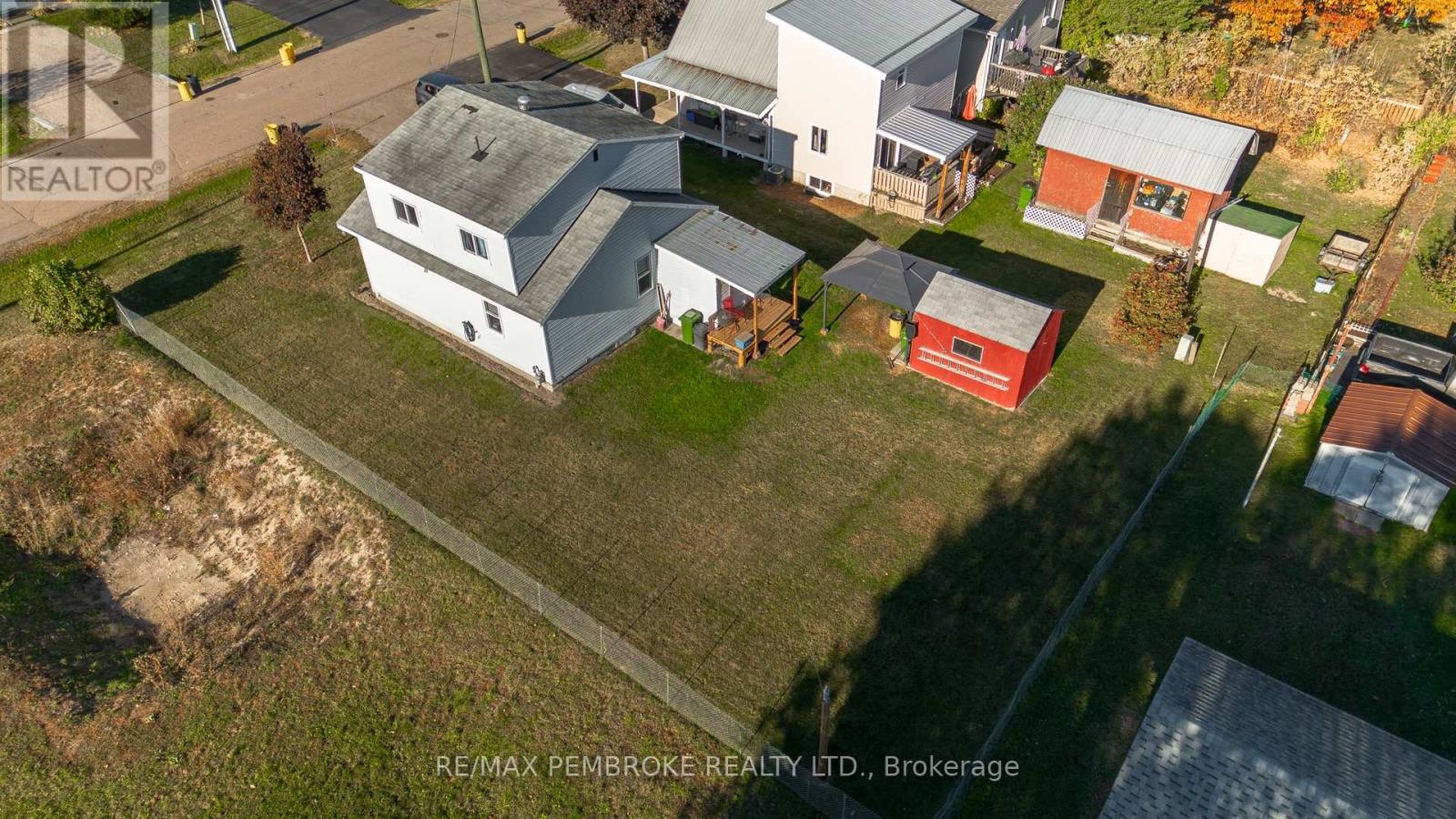 255 Mckenzie Avenue, Pembroke, Ontario  K8A 3V8 - Photo 6 - X12468703
