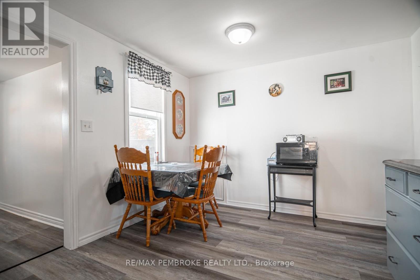255 Mckenzie Avenue, Pembroke, Ontario  K8A 3V8 - Photo 9 - X12468703