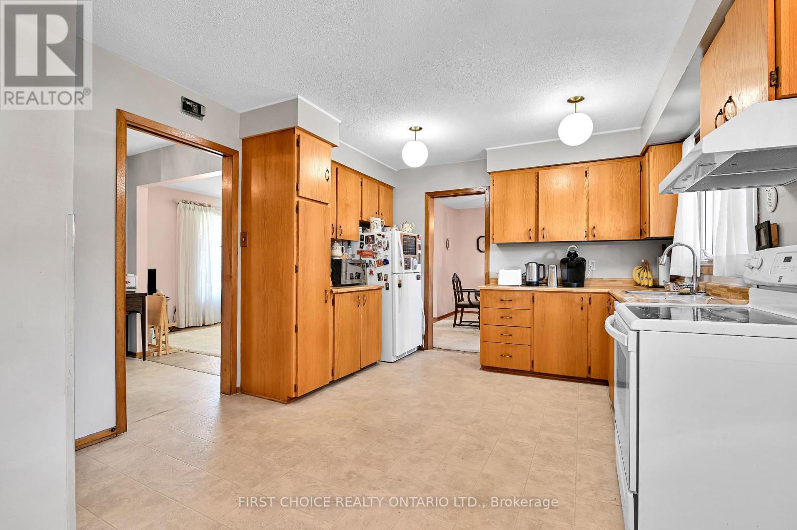 1577 Claymor Avenue, Ottawa, Ontario  K2C 1T4 - Photo 12 - X12468708