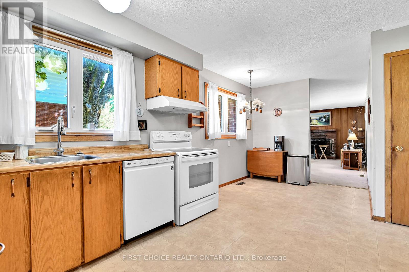 1577 Claymor Avenue, Ottawa, Ontario  K2C 1T4 - Photo 13 - X12468708