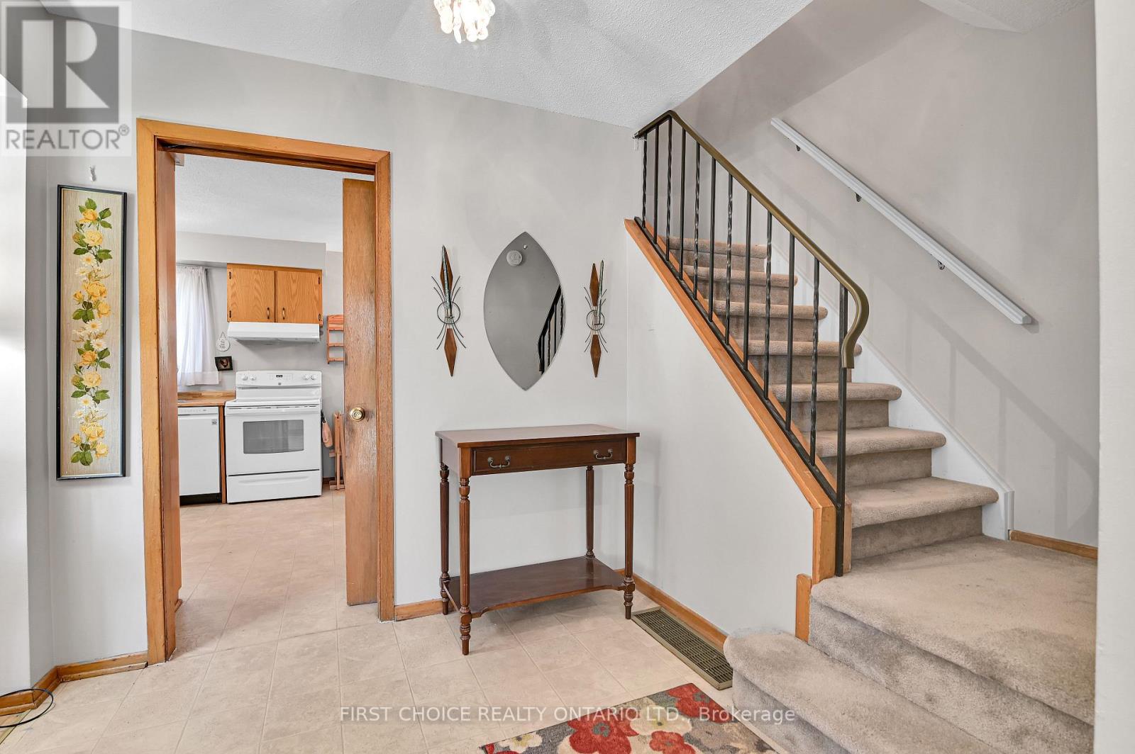 1577 Claymor Avenue, Ottawa, Ontario  K2C 1T4 - Photo 5 - X12468708