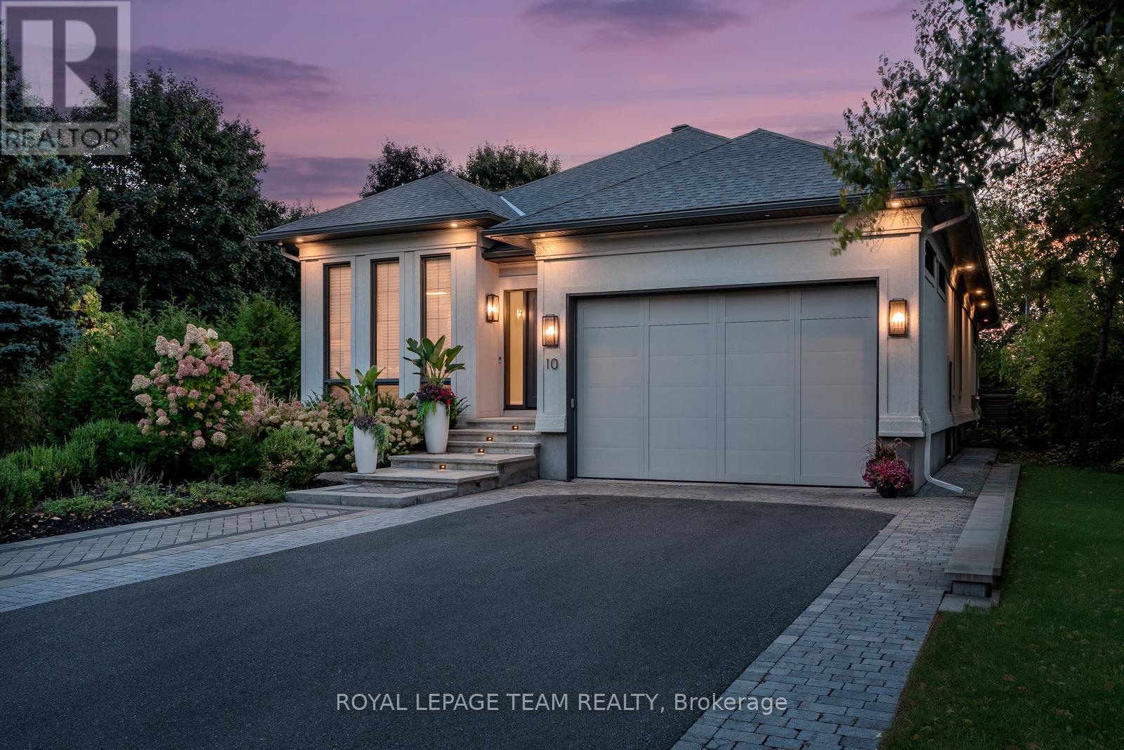 10 LEAVER AVENUE, Ottawa, Ontario