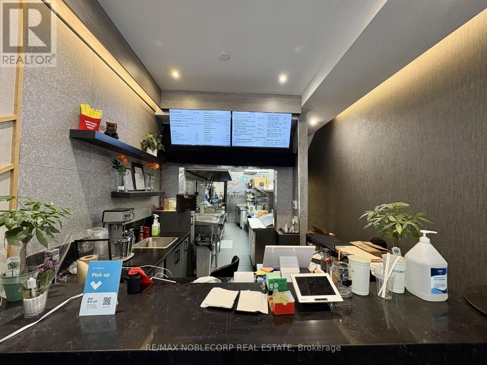 671 Queen Street W, Toronto, Ontario  M6J 1E6 - Photo 6 - C12468625