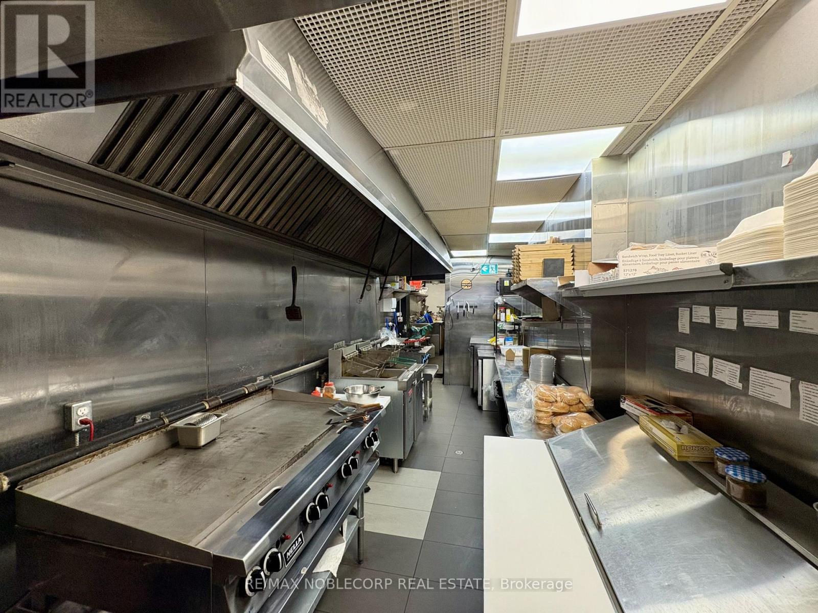 671 Queen Street W, Toronto, Ontario  M6J 1E6 - Photo 8 - C12468625