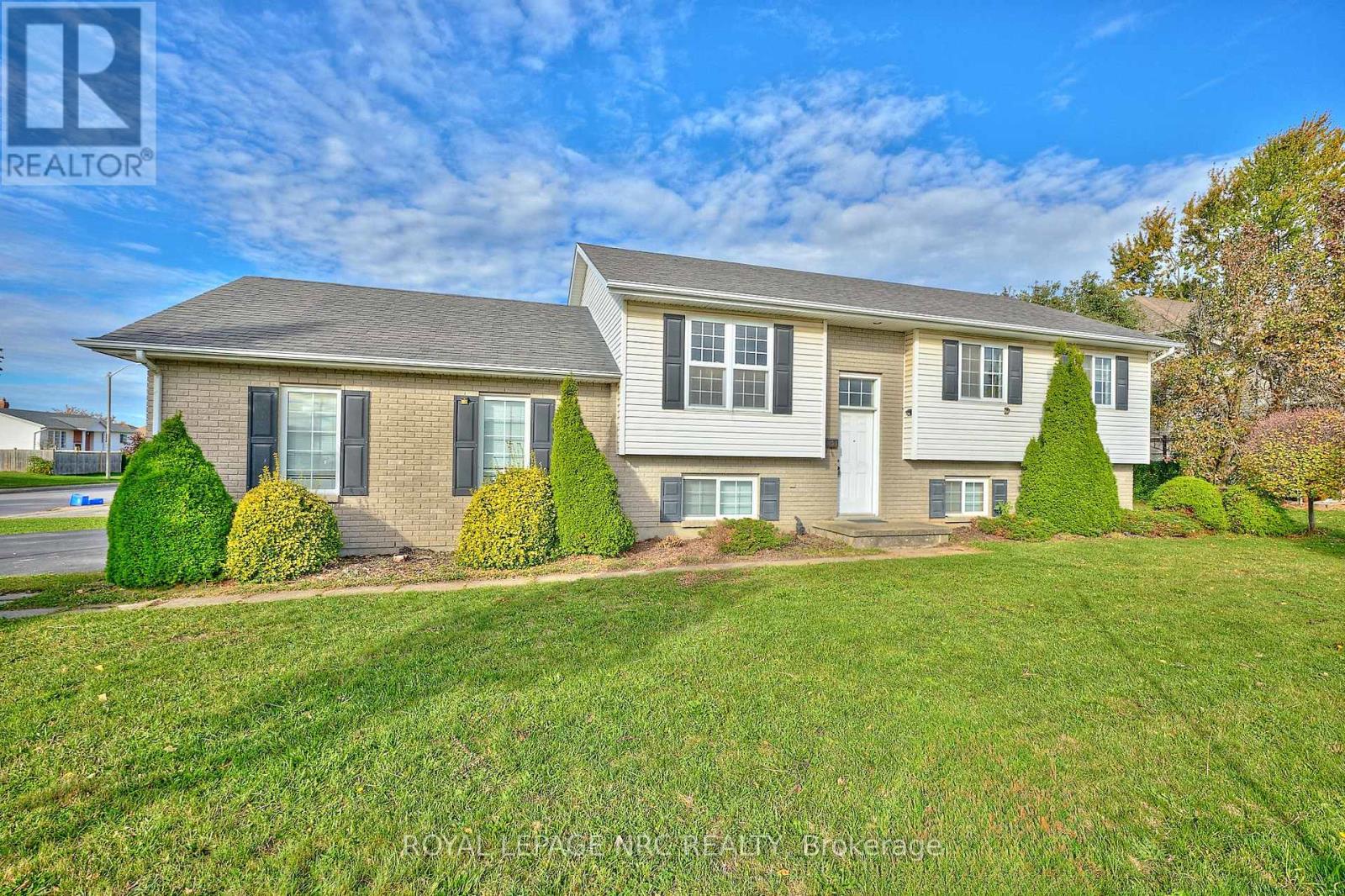 4431 Montrose Road, Niagara Falls, Ontario  K2H 1K1 - Photo 1 - X12468698