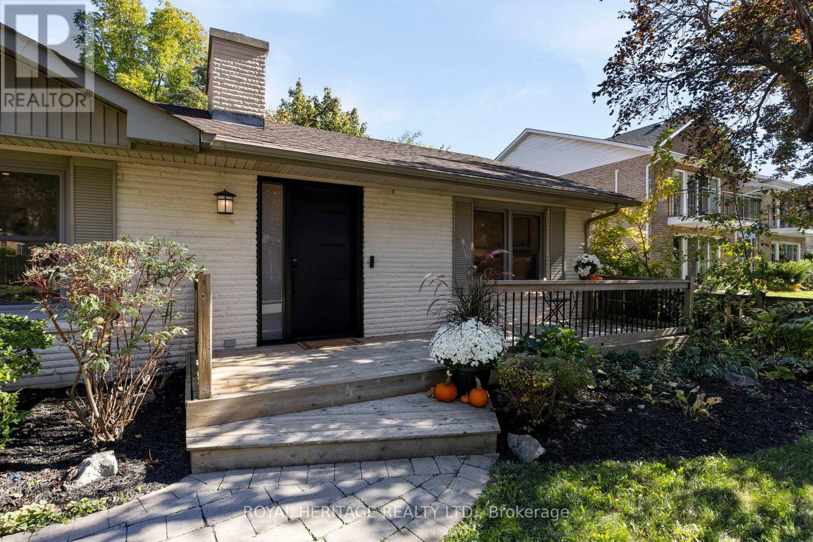 321 Centre Street N, Whitby, Ontario  L1N 4T3 - Photo 3 - E12468681