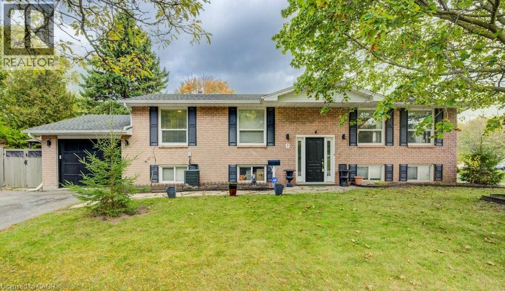 7 Folkstone Crescent, Kitchener, Ontario  N2E 2Y9 - Photo 1 - 40777813