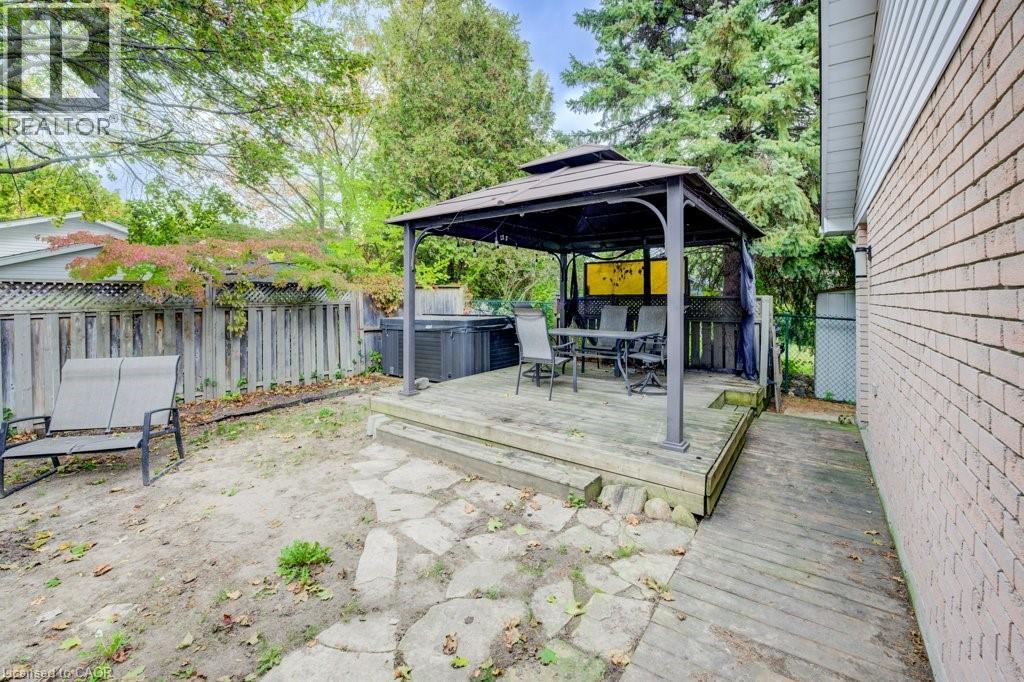 7 Folkstone Crescent, Kitchener, Ontario  N2E 2Y9 - Photo 39 - 40777813
