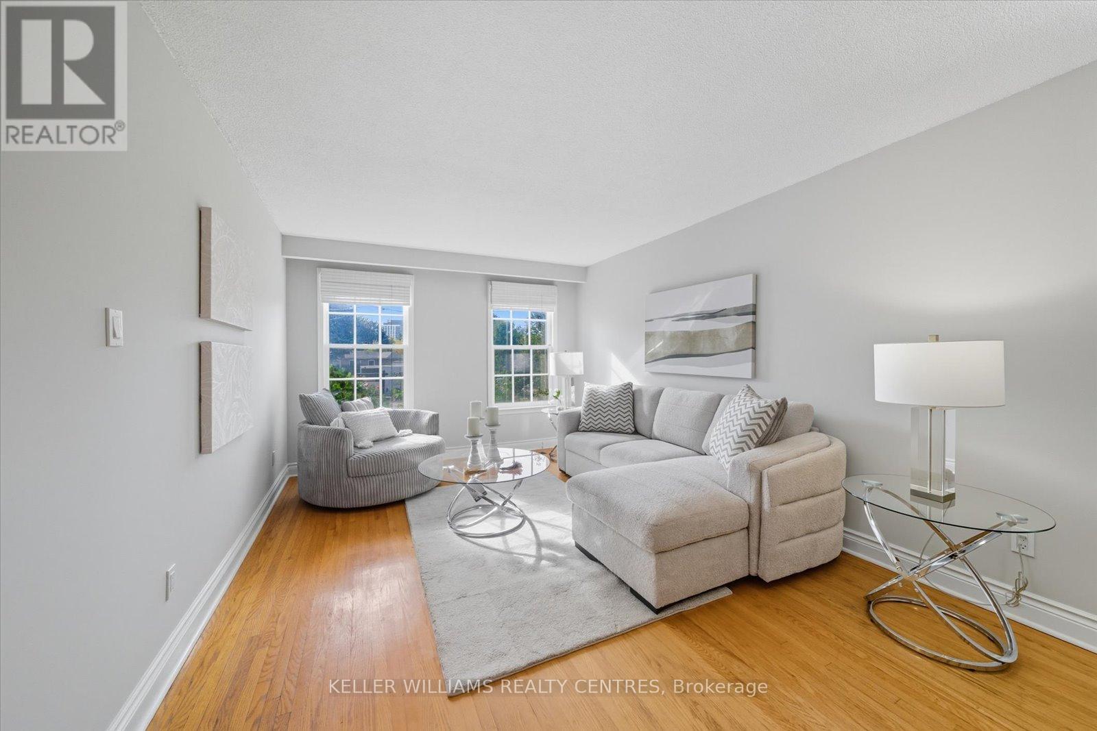 655 Park Court, Newmarket, Ontario  L3Y 3N5 - Photo 6 - N12468611