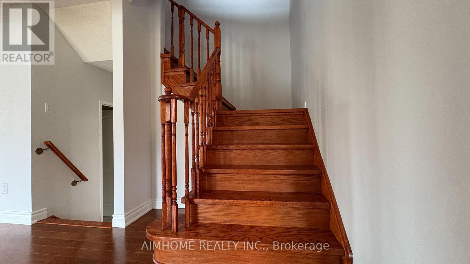90 Briarhall Crescent, Markham, Ontario  L6C 2C7 - Photo 11 - N12468663