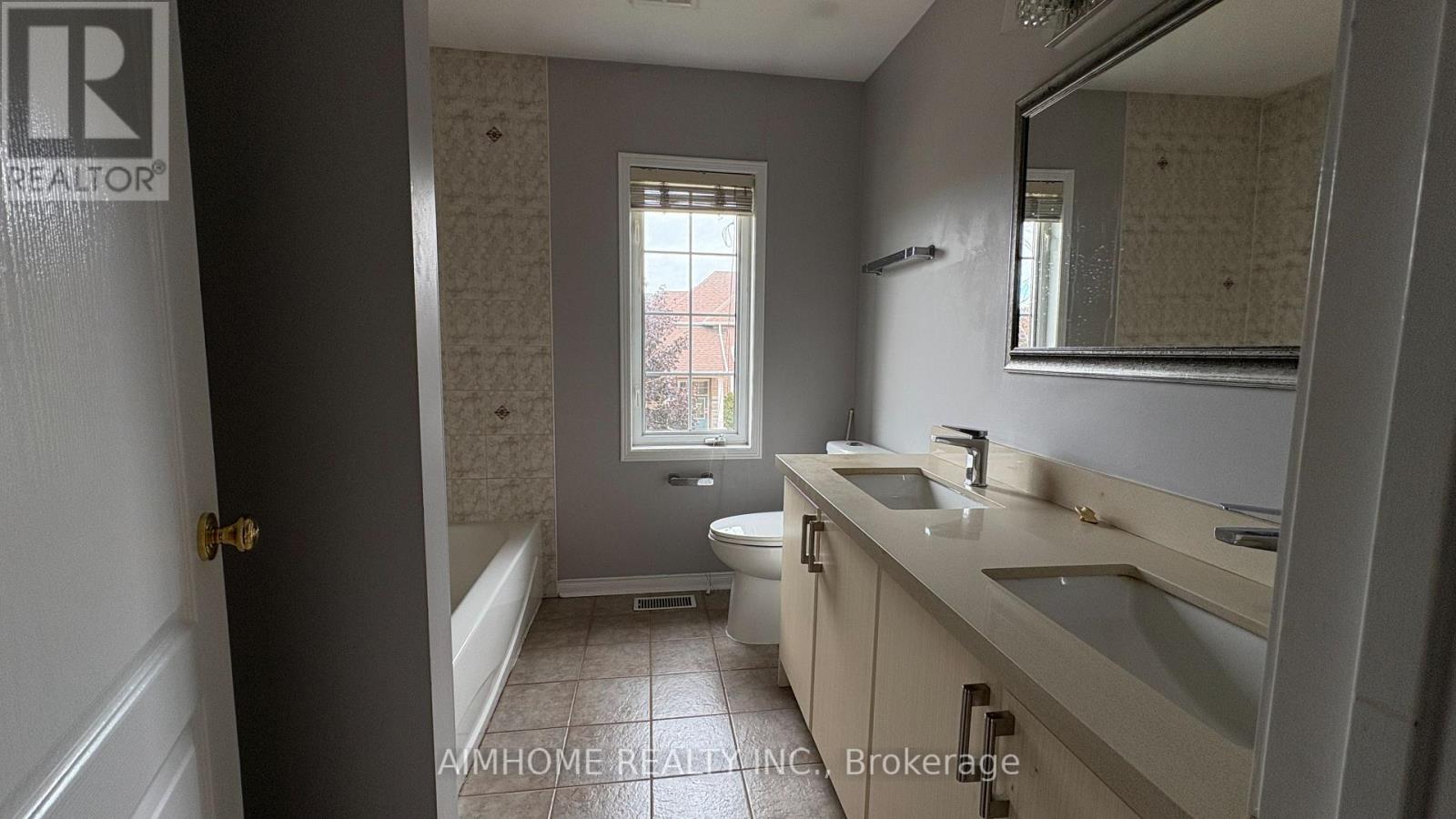 90 Briarhall Crescent, Markham, Ontario  L6C 2C7 - Photo 20 - N12468663