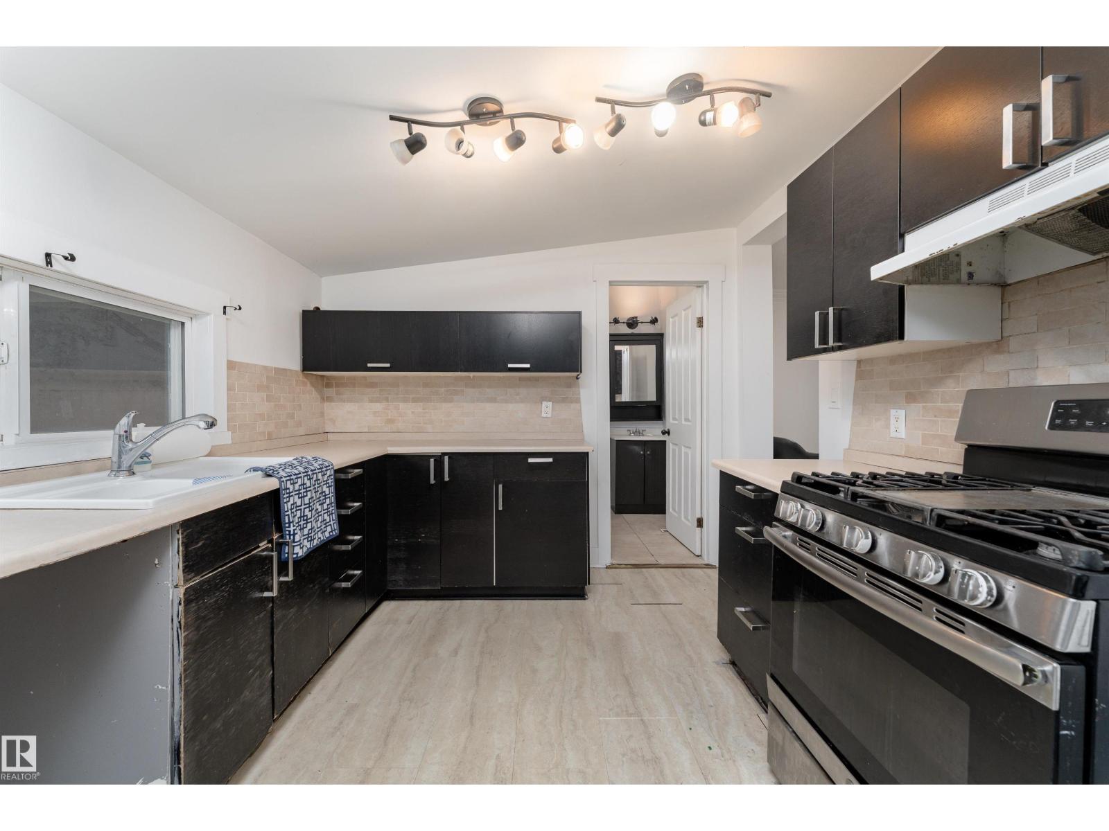 Property at 12018 95 ST NW image 2