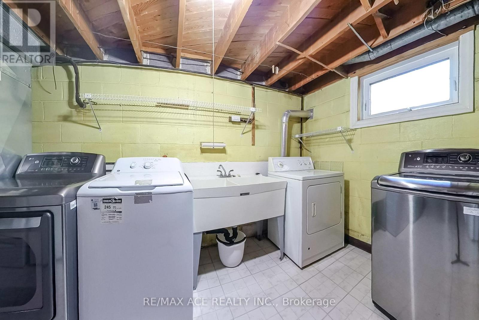 42 Swanhurst Boulevard, Mississauga, Ontario  L5N 1B7 - Photo 29 - W12468599