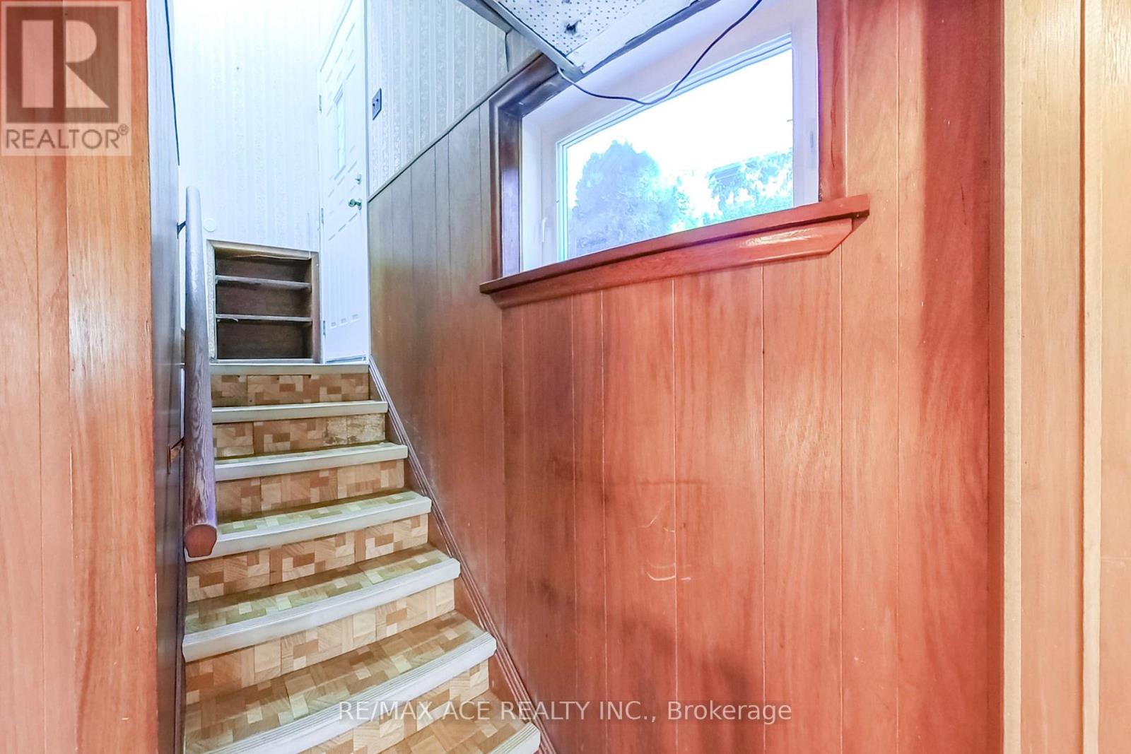42 Swanhurst Boulevard, Mississauga, Ontario  L5N 1B7 - Photo 32 - W12468599