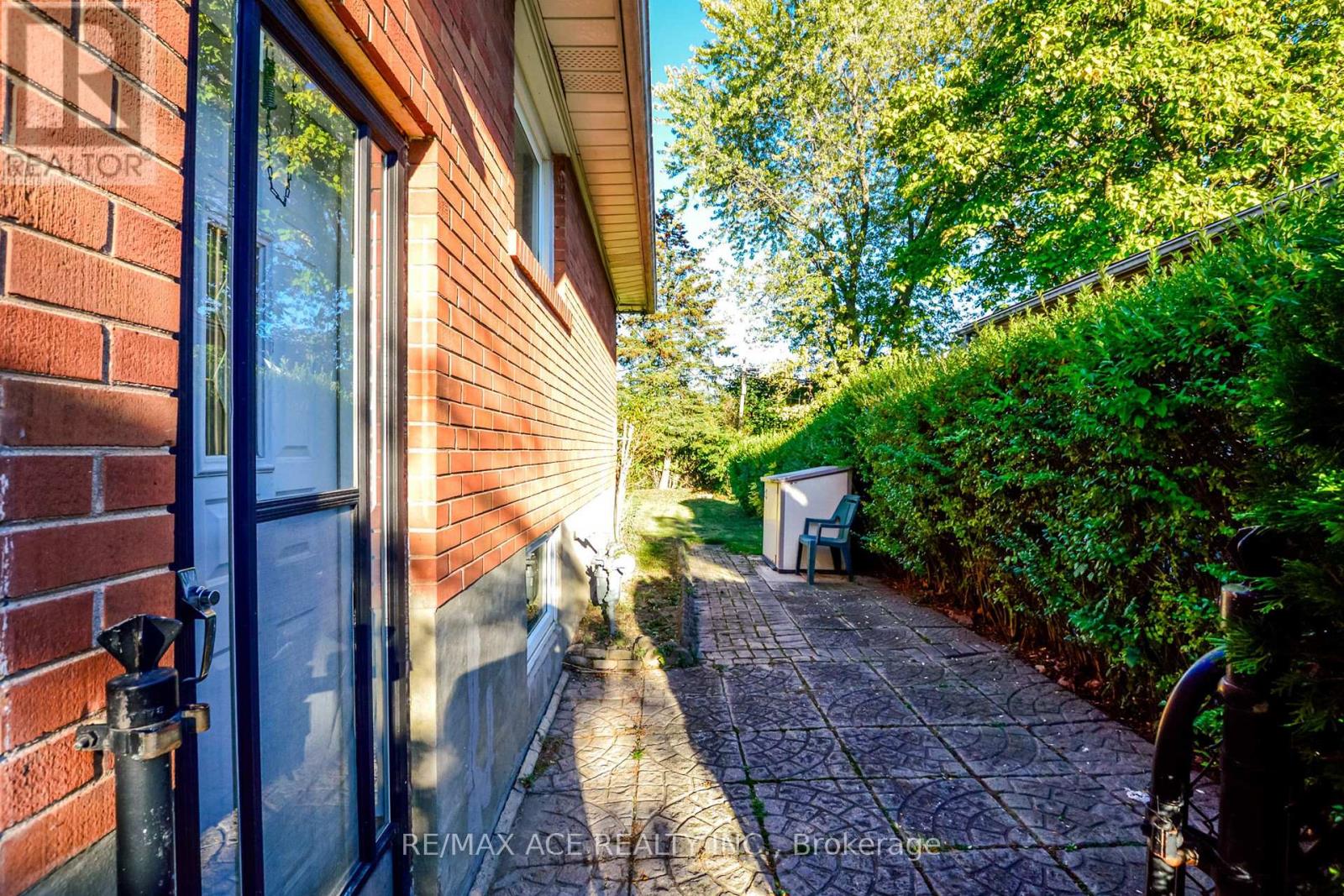 42 Swanhurst Boulevard, Mississauga, Ontario  L5N 1B7 - Photo 33 - W12468599